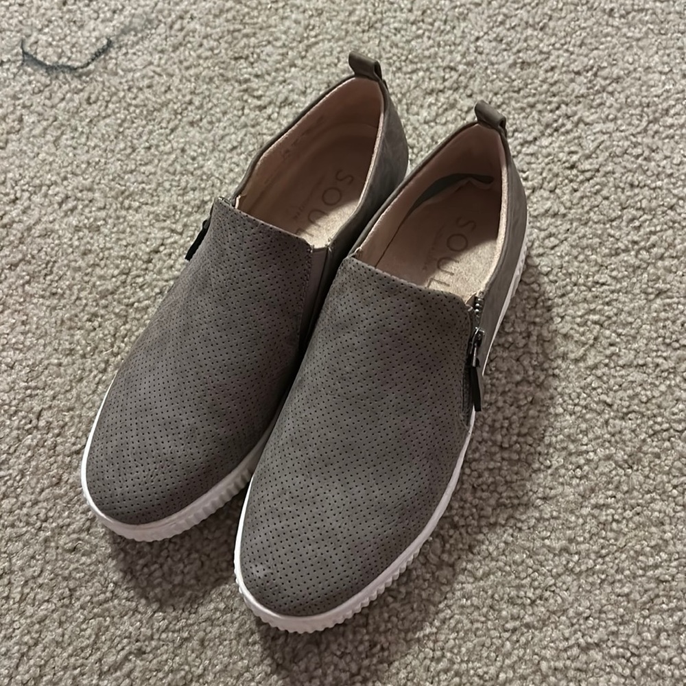 Casual shoes